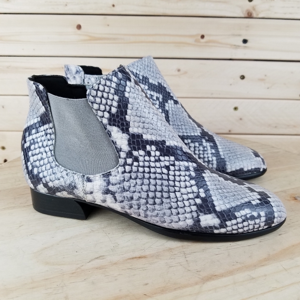 MUNRO 5.5 US Cate Chelsea Ankle Boots Grey Snake Print Leather Booties Side Zip